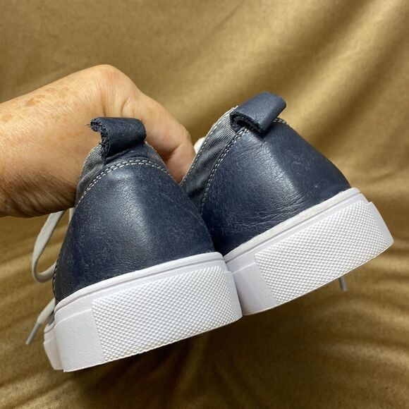 Roots Natural Comfort and Health Cap Toe Sneakers - Picture 9 of 14